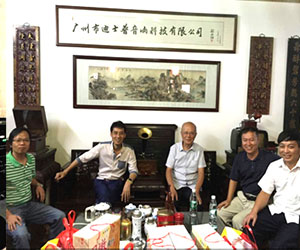 僑洋實業(yè)環(huán)形變壓器團隊到迪士*交流學(xué)習(xí)